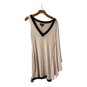 Black and white Bebe addiction series kimono dress